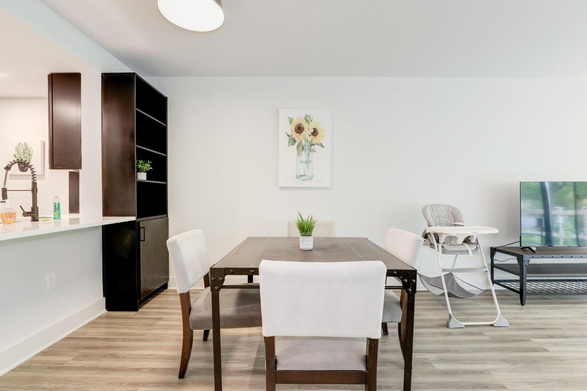 2Br Executive Apartment With Spacious Layout อาร์ลิงตัน ภายนอก รูปภาพ