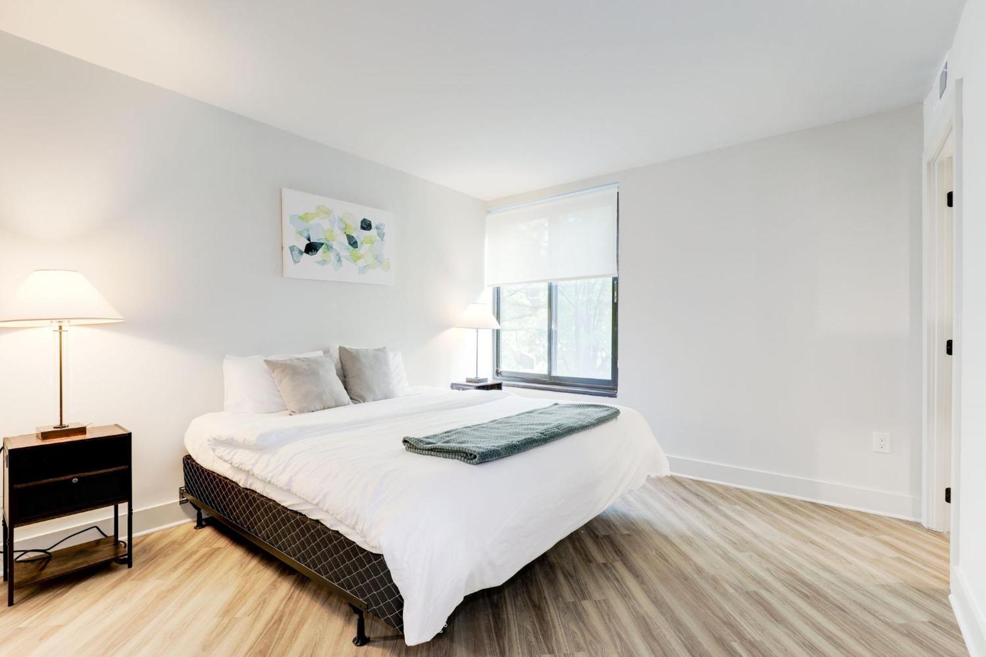 2Br Executive Apartment With Spacious Layout อาร์ลิงตัน ภายนอก รูปภาพ