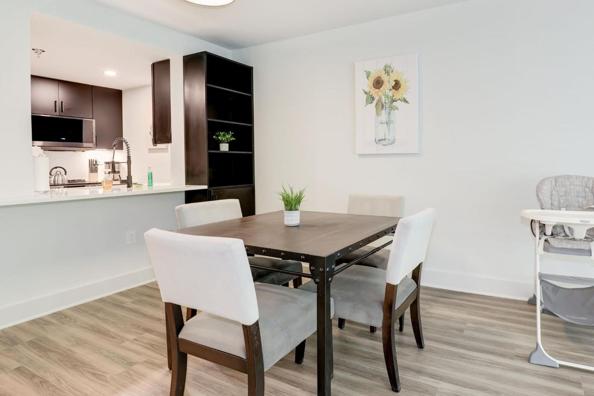 2Br Executive Apartment With Spacious Layout อาร์ลิงตัน ภายนอก รูปภาพ