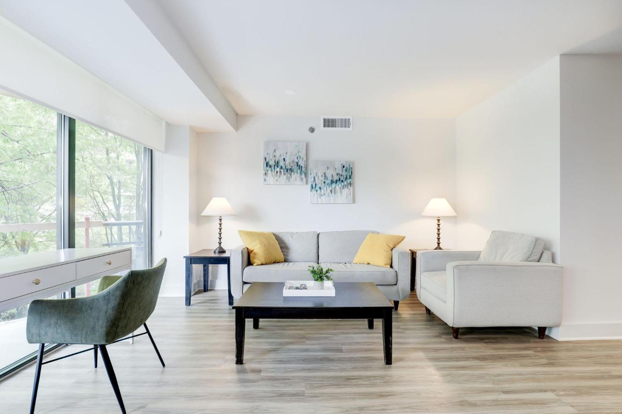 2Br Executive Apartment With Spacious Layout อาร์ลิงตัน ภายนอก รูปภาพ