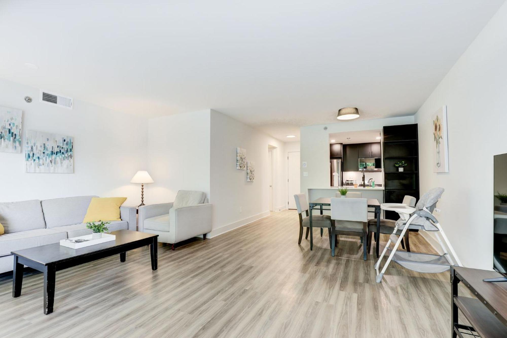 2Br Executive Apartment With Spacious Layout อาร์ลิงตัน ภายนอก รูปภาพ