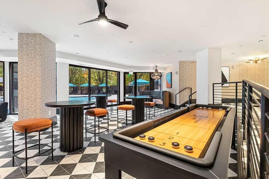 2Br Executive Apartment With Spacious Layout อาร์ลิงตัน ภายนอก รูปภาพ